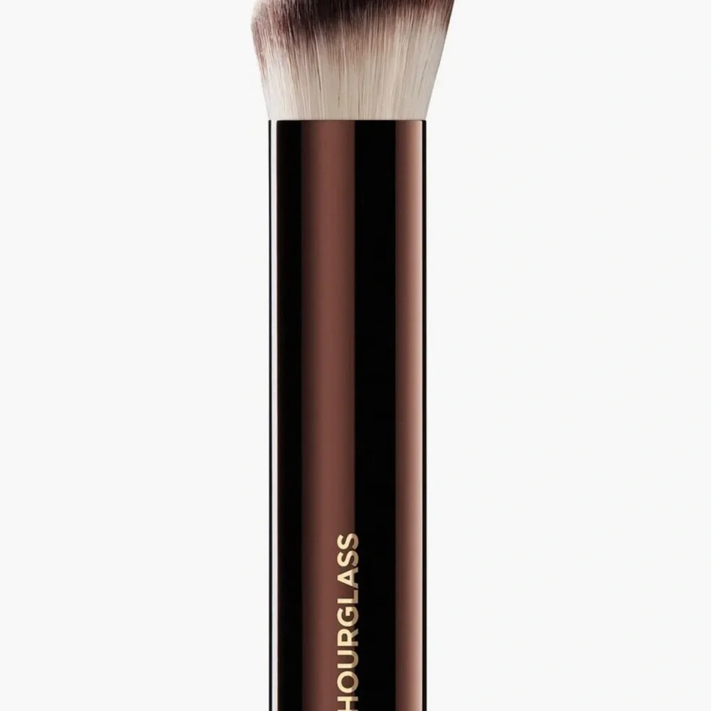 Hourglass Vanish Seamless Finish Foundation Brush